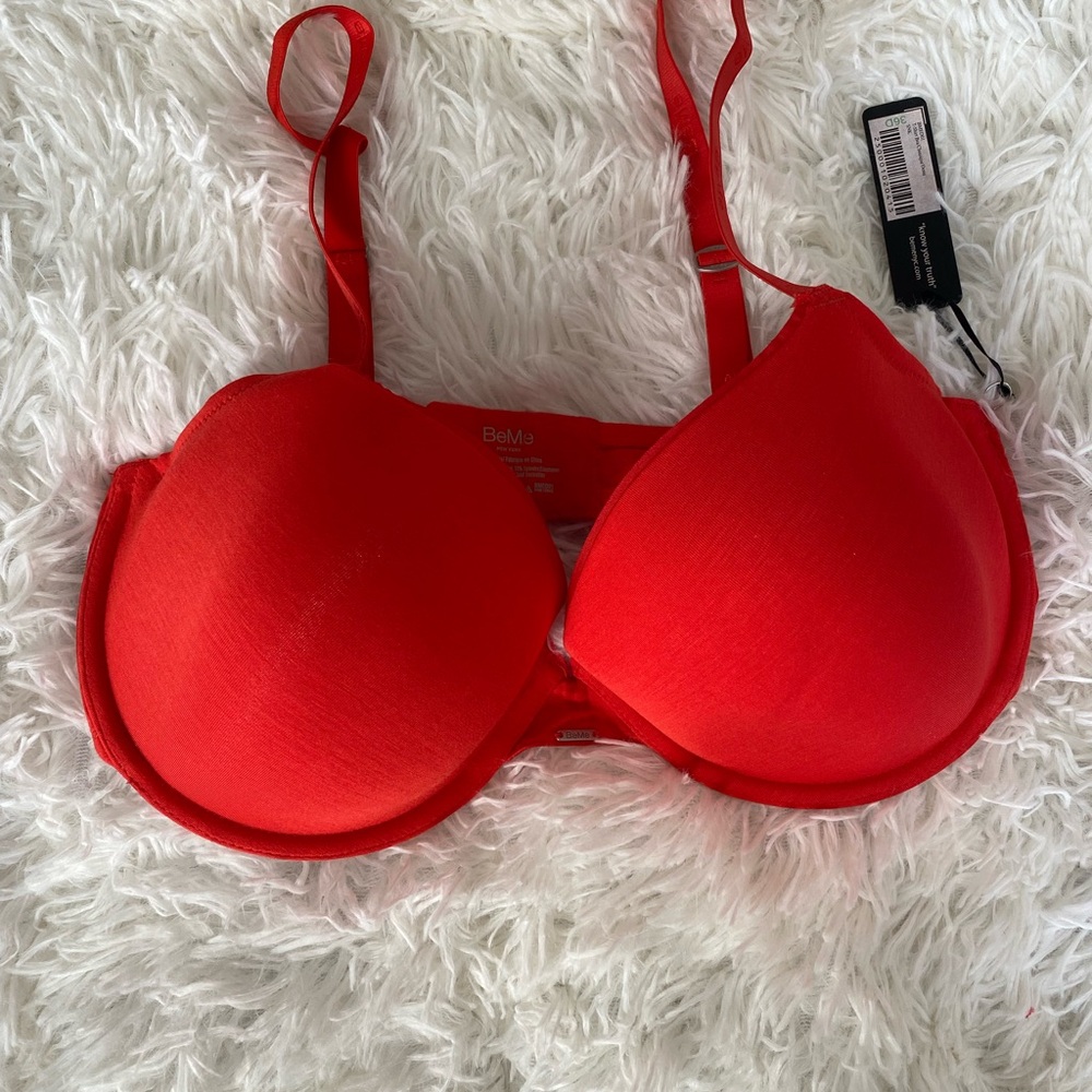 NWT Women’s Red T-Shirt Bra 36D Underwire Padded Everyday Bra